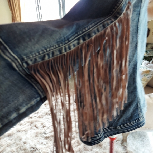 Woman's fringed Jean jacket - Picture 4 of 4